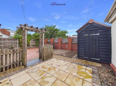 1 bedroom Bungalow for sale in High Street, Wrexham, LL12