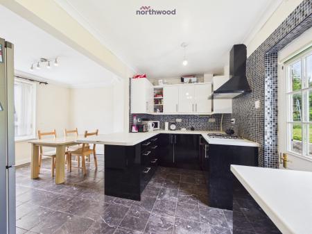 3 bedroom Semi-detached house for sale in Chestnut Avenue, Wrexham, Wrexham, LL12