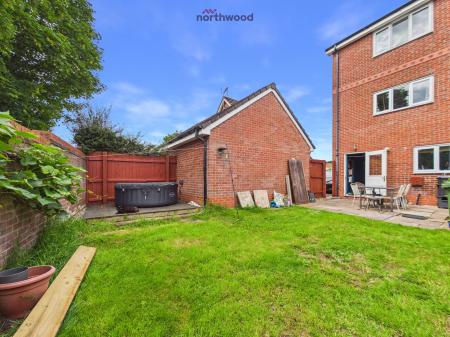 4 bedroom Semi-detached house for sale in Heulfan Way, Gwersyllt, Wrexham, LL11