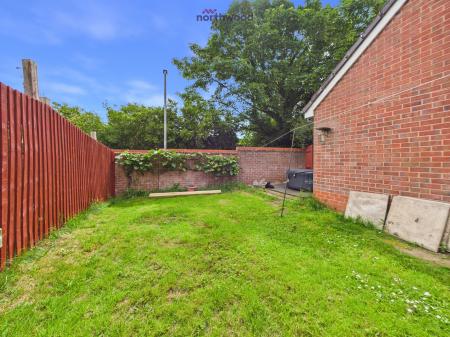 4 bedroom Semi-detached house for sale in Heulfan Way, Gwersyllt, Wrexham, LL11