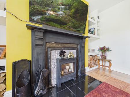 4 bedroom Semi-detached house for sale in Coed Y Felin Road, Brymbo, Wrexham, LL11