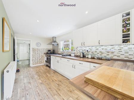 4 bedroom Semi-detached house for sale in Coed Y Felin Road, Brymbo, Wrexham, LL11