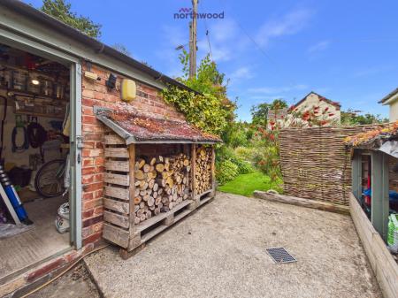 4 bedroom Semi-detached house for sale in Coed Y Felin Road, Brymbo, Wrexham, LL11