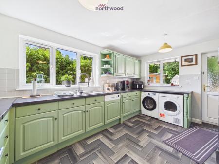 4 bedroom Detached house for sale in Mostyn Road, Wrexham, LL11