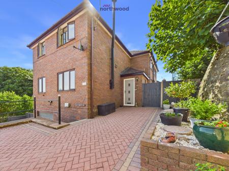 4 bedroom Detached house for sale in Mostyn Road, Wrexham, LL11