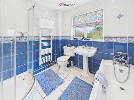 3 bedroom Detached house for sale in Meadowcroft, Wrexham, LL13