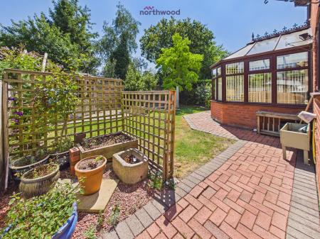 3 bedroom Detached house for sale in Meadowcroft, Wrexham, LL13