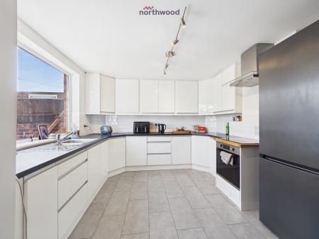 2 bedroom Terraced House for sale in Tan Y Dre, Wrexham, LL13