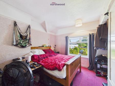 3 bedroom Semi-detached house for sale in Huntroyde Avenue, Wrexham, LL13