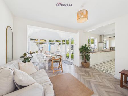 4 bedroom Detached house to let in Bridge Court, Holt, LL13