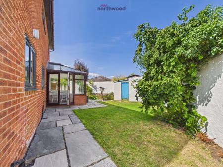 4 bedroom Detached house to let in Bridge Court, Holt, LL13