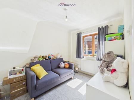 4 bedroom Detached house to let in Bridge Court, Holt, LL13