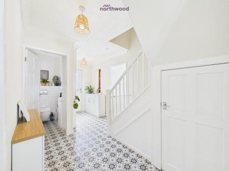 4 bedroom Detached house to let in Bridge Court, Holt, LL13