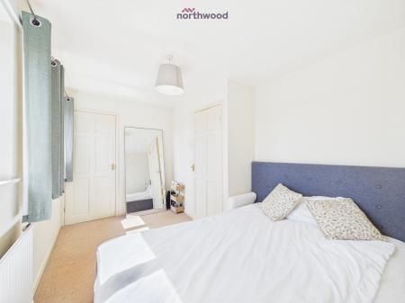 4 bedroom Detached house to let in Bridge Court, Holt, LL13
