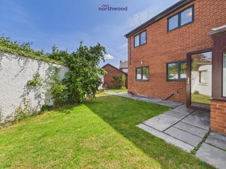 4 bedroom Detached house to let in Bridge Court, Holt, LL13