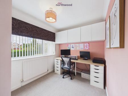 4 bedroom Detached house for sale in Berwyn Drive, Wrexham, LL13