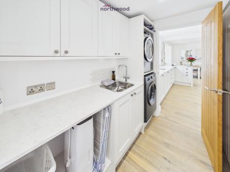 4 bedroom Detached house for sale in Berwyn Drive, Wrexham, LL13