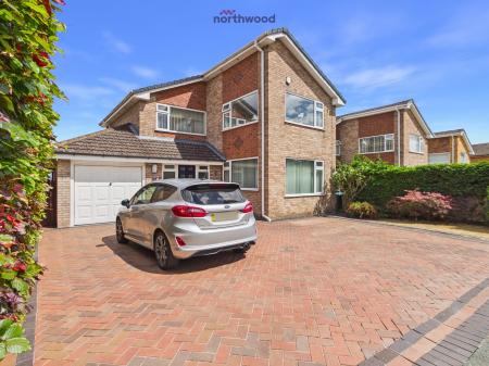 4 bedroom Detached house for sale in Berwyn Drive, Wrexham, LL13