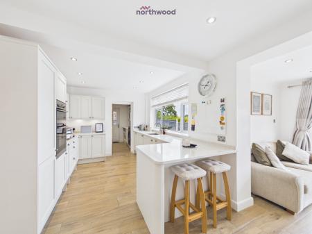 4 bedroom Detached house for sale in Berwyn Drive, Wrexham, LL13
