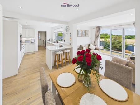 4 bedroom Detached house for sale in Berwyn Drive, Wrexham, LL13