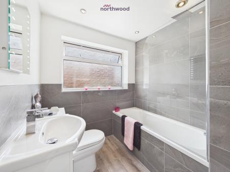 4 bedroom Detached house for sale in Berwyn Drive, Wrexham, LL13