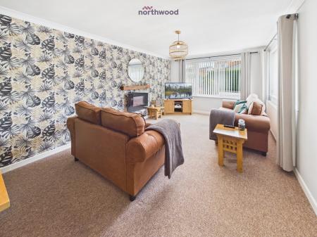 4 bedroom Detached house for sale in Berwyn Drive, Wrexham, LL13