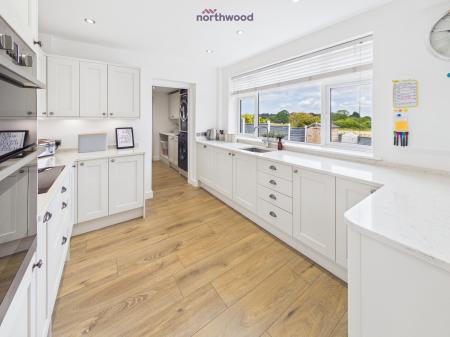4 bedroom Detached house for sale in Berwyn Drive, Wrexham, LL13