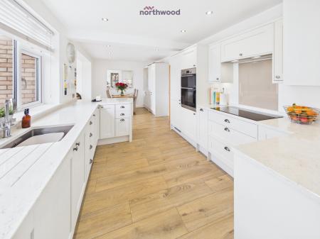 4 bedroom Detached house for sale in Berwyn Drive, Wrexham, LL13