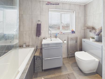 3 bedroom Detached house for sale in Summerfields, Wrexham, LL14
