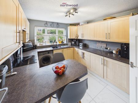 3 bedroom Detached house for sale in Summerfields, Wrexham, LL14