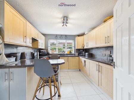 3 bedroom Detached house for sale in Summerfields, Wrexham, LL14