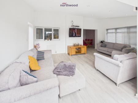 4 bedroom Detached house for sale in Alyn Road, Wrexham, LL11