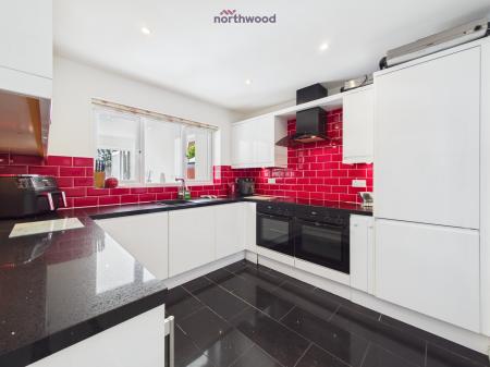 4 bedroom Detached house for sale in Alyn Road, Wrexham, LL11