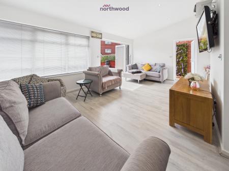 4 bedroom Detached house for sale in Alyn Road, Wrexham, LL11