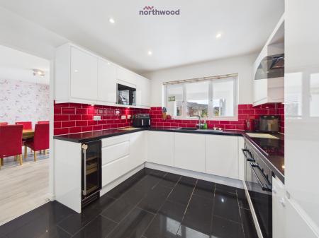 4 bedroom Detached house for sale in Alyn Road, Wrexham, LL11