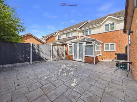 3 bedroom Semi-detached house for sale in Oakhurst, Wrexham, LL13