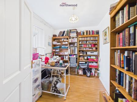 3 bedroom End of terrace house for sale in Tapley Avenue, Wrexham, LL12