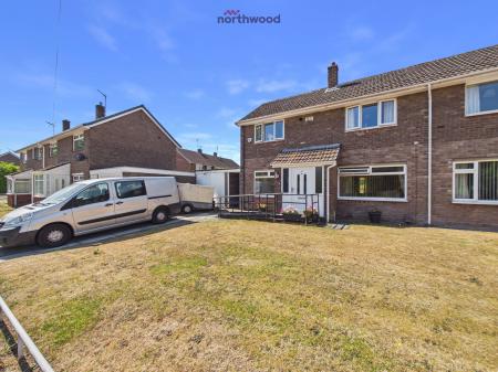3 bedroom End of terrace house for sale in Tapley Avenue, Wrexham, LL12