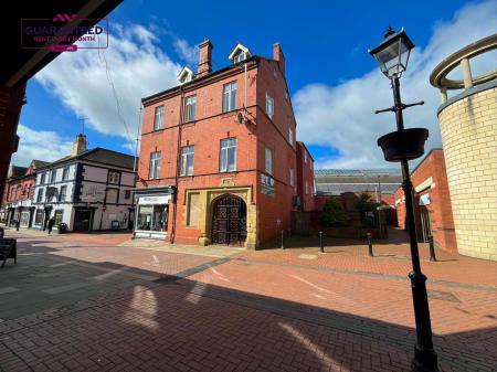 2 bedroom Flat to let in Chester Street, Wrexham, LL13