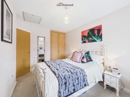 1 bedroom Flat to let in Hirwaun, Wrexham, LL11