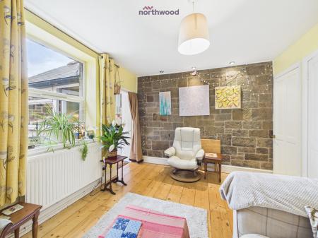 2 bedroom Semi-detached house for sale in Quarry Road, Wrexham, LL11