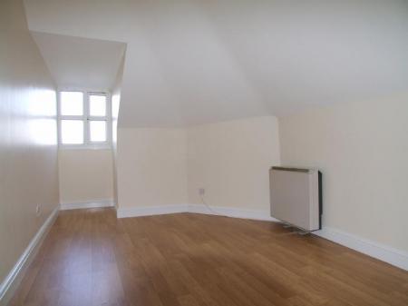 3 bedroom Flat to let in Chester Street, Wrexham, LL13