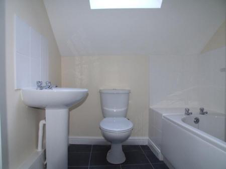 3 bedroom Flat to let in Chester Street, Wrexham, LL13