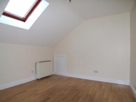 3 bedroom Flat to let in Chester Street, Wrexham, LL13