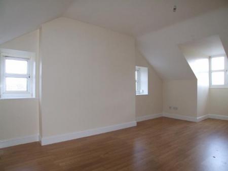3 bedroom Flat to let in Chester Street, Wrexham, LL13