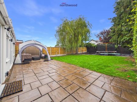 4 bedroom Bungalow for sale in Nayland Avenue, Gresford, Wrexham, LL12