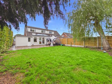 4 bedroom Bungalow for sale in Nayland Avenue, Gresford, Wrexham, LL12