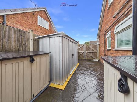 4 bedroom Bungalow for sale in Nayland Avenue, Gresford, Wrexham, LL12