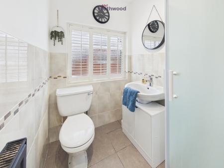 4 bedroom Bungalow for sale in Nayland Avenue, Gresford, Wrexham, LL12