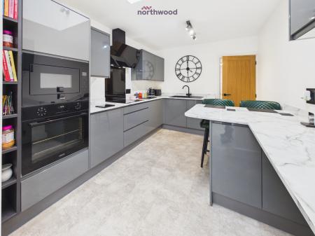4 bedroom Bungalow for sale in Nayland Avenue, Gresford, Wrexham, LL12